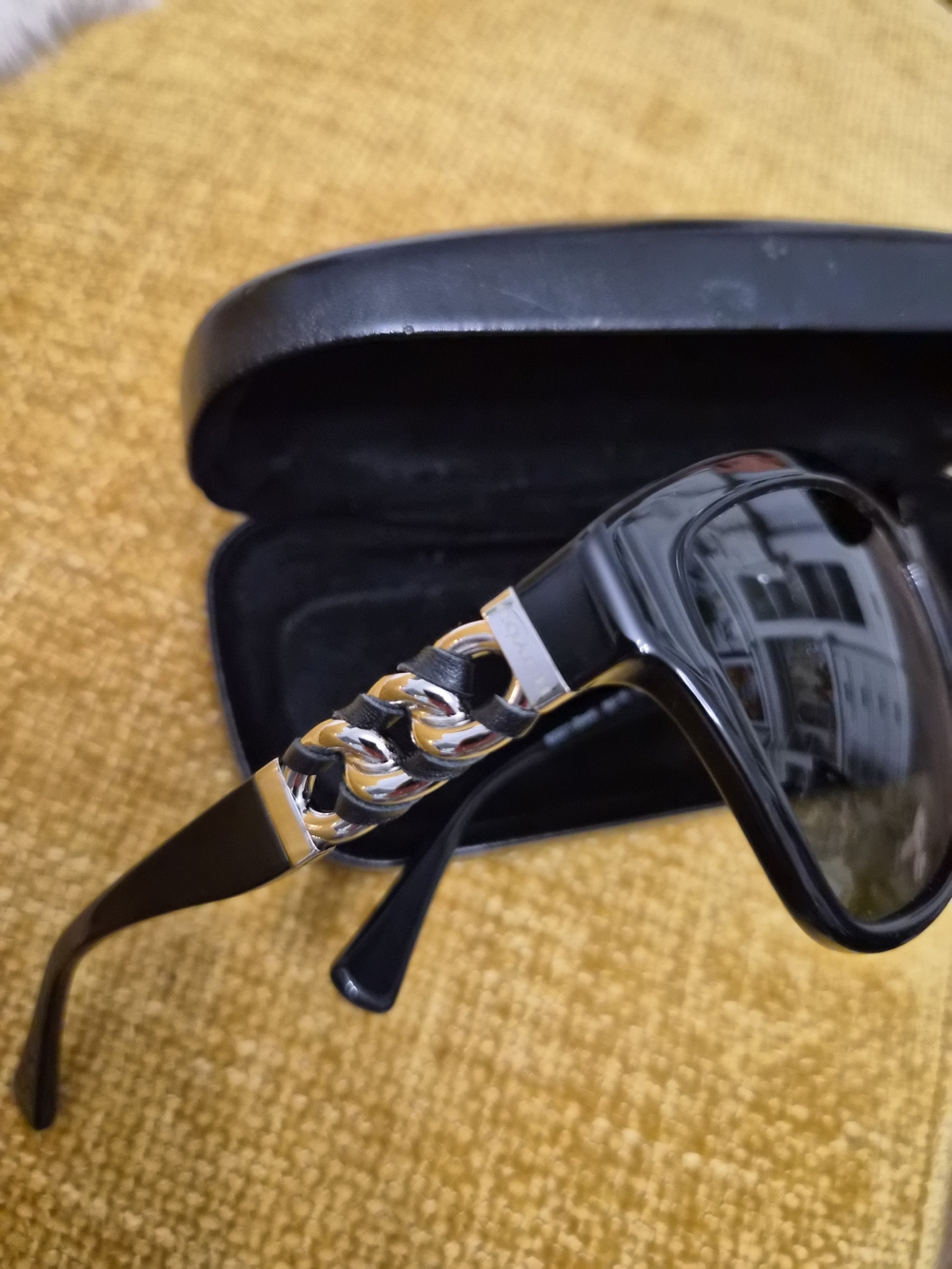Coach Black Women's Sunglasses with Branded Case - Picture 4 of 4